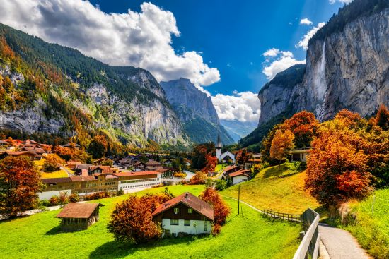 Private Tour: 7 hours Lauterbrunnen - The Valley of 72 Waterfalls Tour